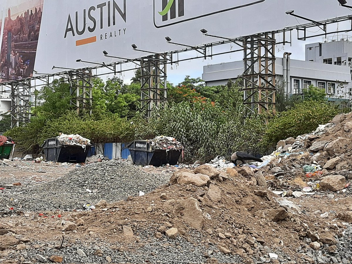 philocalist4's tweet photo. @pcmcindiagovin land opp to Decathlon is started being used as garbage segregation area and keep growing day by day
It's in the vicinity of many housing societies/business complex
Bcoz of this stinky smell 1000s of people r suffering.
Could u pls move it to some outer area?p https://t.co/yn7iZnVh4A