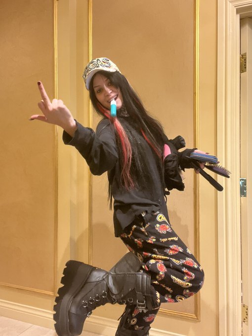 i sent this photo to my best friend after our bf nutted in me for the first time https://t.co/S35Qa1