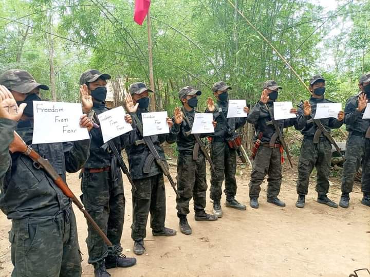 miN13700's tweet photo. The comrades of People's Power Coalition, PPC held a prayer for the 77th birthday of Daw Aung San Suu Kyi and a campaign for the release of all political prisoners on June 19.

#FreedomFromFear #RevolutionMustWin
#2022June19Coup
#WhatsHappeninglnMyanmar https://t.co/QwE9tbEGqT