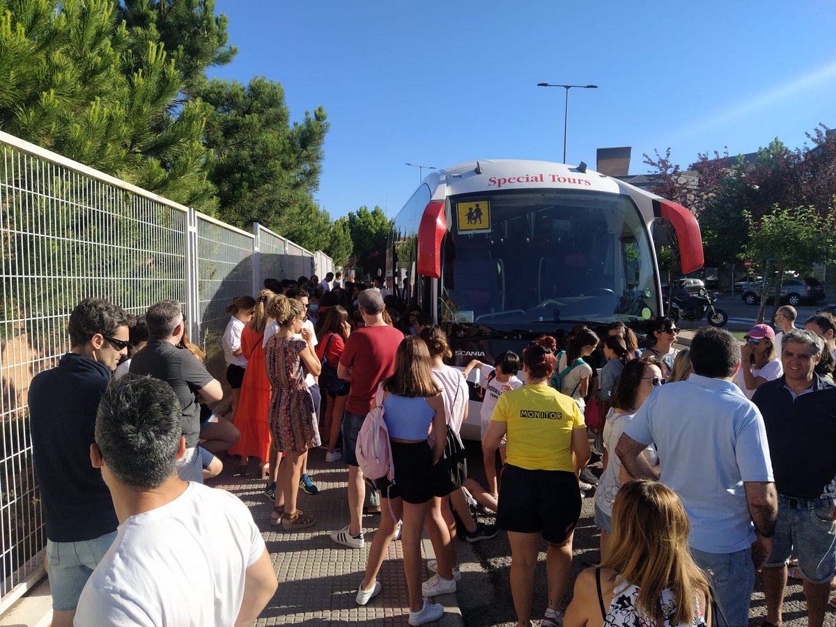 colegiovallmont's tweet photo. 🚨¡¡Buenos días!! Ya estamos de camino a Valencia 😃. Próxima conexión en la parada que hagamos a mitad de camino. ¡¡Buen viaje chic@s!!

#Valencia22 
#Viajefindecurso
#ColegioVallmont https://t.co/eIJouCAhu7