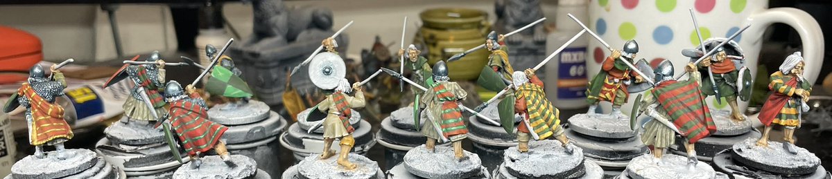 panzerkaput's tweet photo. Good Morning guys and dolls and this morning I’m working on my Welsh for my Barons' War: Game and I’m chuffed with how they are looking. Still a ton to do but I do have one question, strips and plaids, why? #thebaronswar #historicalgamer #fsinspired #wargamer #footsore #thewelsh https://t.co/6yCX0mKNGp