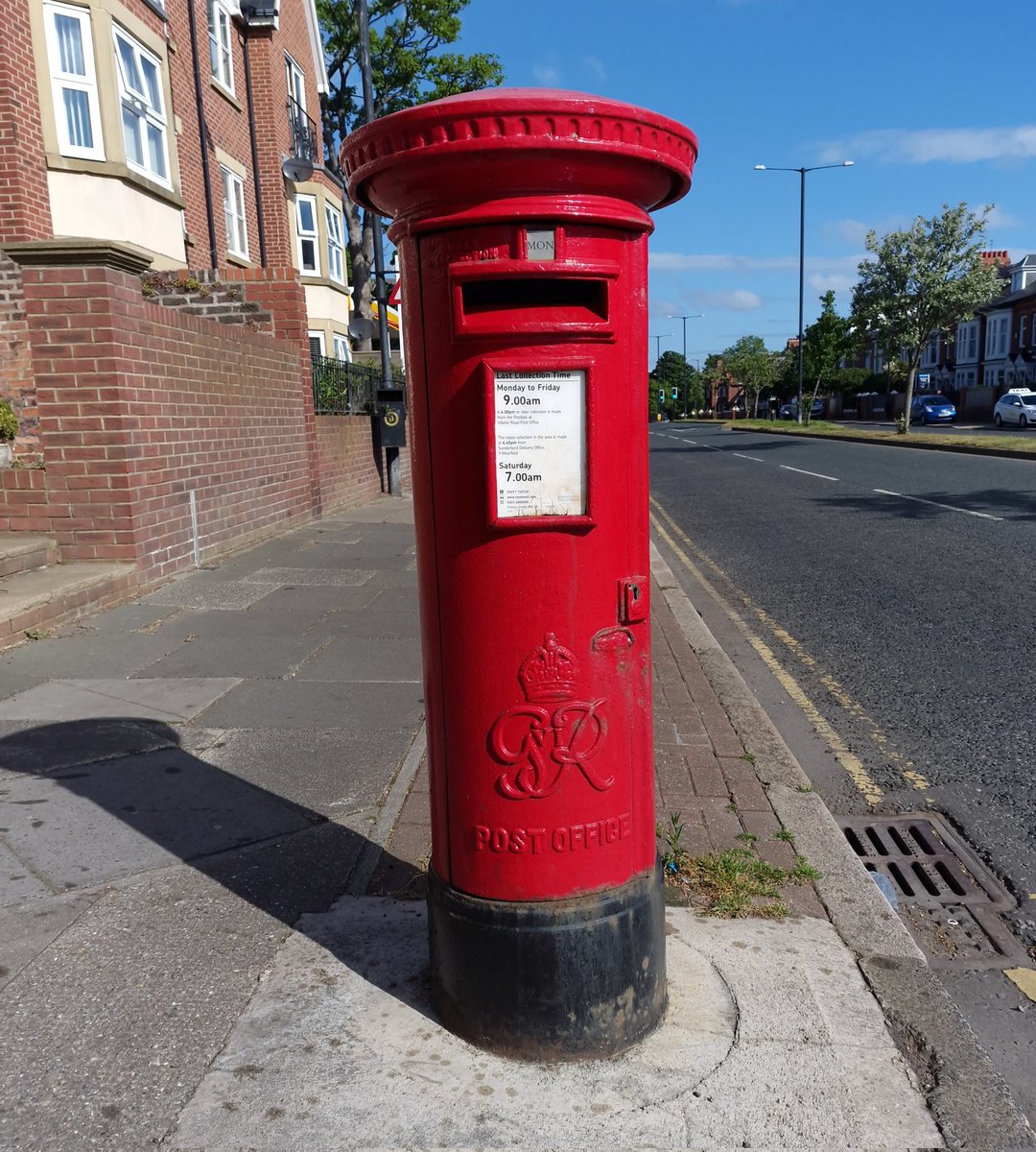 Another George Rex post box found on Ryhope Road, Sunderland. 

#GeorgeRex #LittleRedBoxes #PostBox #RoyalMail