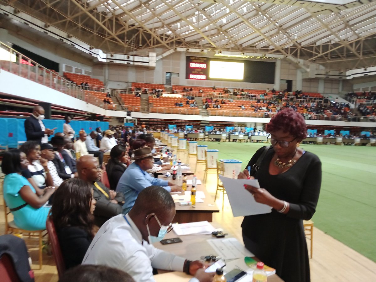 Race to the Cameroon Bar:
Voting continues today. The Bar Council President is yet to be elected. Over 2800 lawyers are meeting for their annual Elective General Assembly in Yaounde.