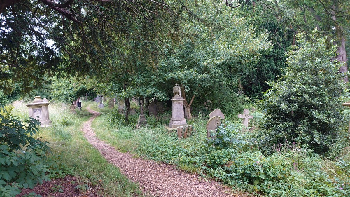 PaulMagan2's tweet photo. Wisbech General Cemetery’s chapel of rest, erected in 1848, after a loan of £500 had been raised for its construction. Built in the neoclassical Doric style and the location of last nights @FascinatingFens book launch #CelebrateTheFens @WisbechSociety @WisGenCem @FenlandFlag https://t.co/LENzNVkDQd