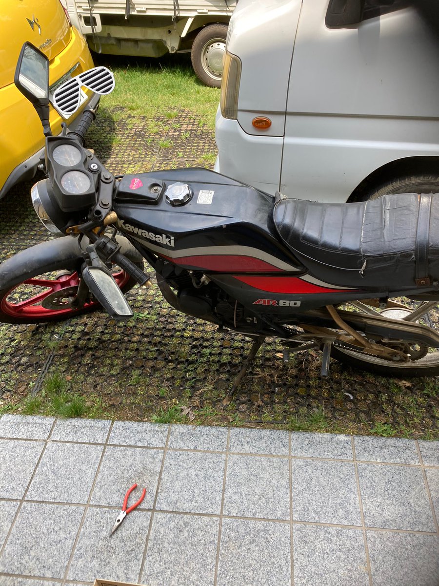 yamachu_ZXR250's tweet photo. 水没シリンダーとピストン直した!
セッティングはまだまだ出ない…
相変わらずの「白煙注意」笑
#バイク #旧車 #カワサキ #AR80 #2スト https://t.co/E2MOkuGTfD