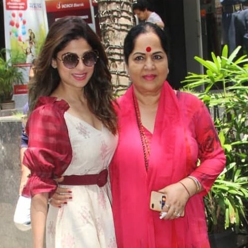 Moon_Pari14's tweet photo. I got it from my mama

OUR HEARTBEAT SHAMITA https://t.co/4sD9manVsZ