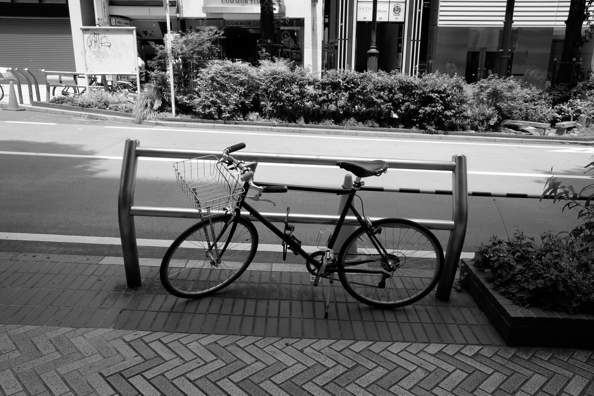 zucche's tweet photo. カッコいい自転車、こだわりのサドル。
#fujifilmx70 #lightroom #squaredy #GRに負けない https://t.co/f6hvbGeql9
