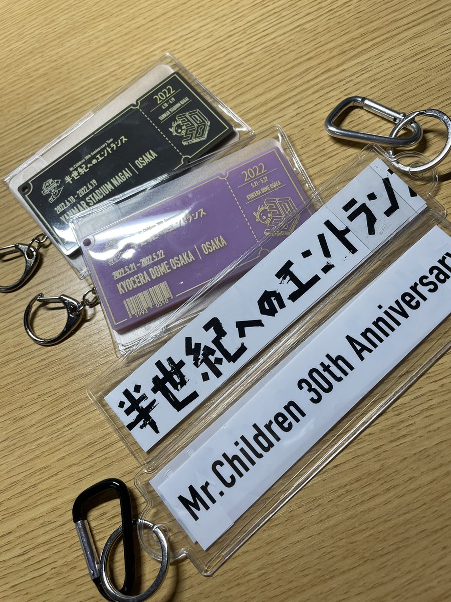Children200012's tweet photo. 今回のツアーは2回もMr.Childrenさんを見ることができてとても幸せでした😌
銀テープをストラップにして思い出に‼️
「地平線の先にたどり着いても新しい地平線が広がるだけ」そんな日々の1日1日を大切に生きようと思えました。😁
#ミスチルファン　#MrChildren30thAnniversary https://t.co/a6SprPIb2r