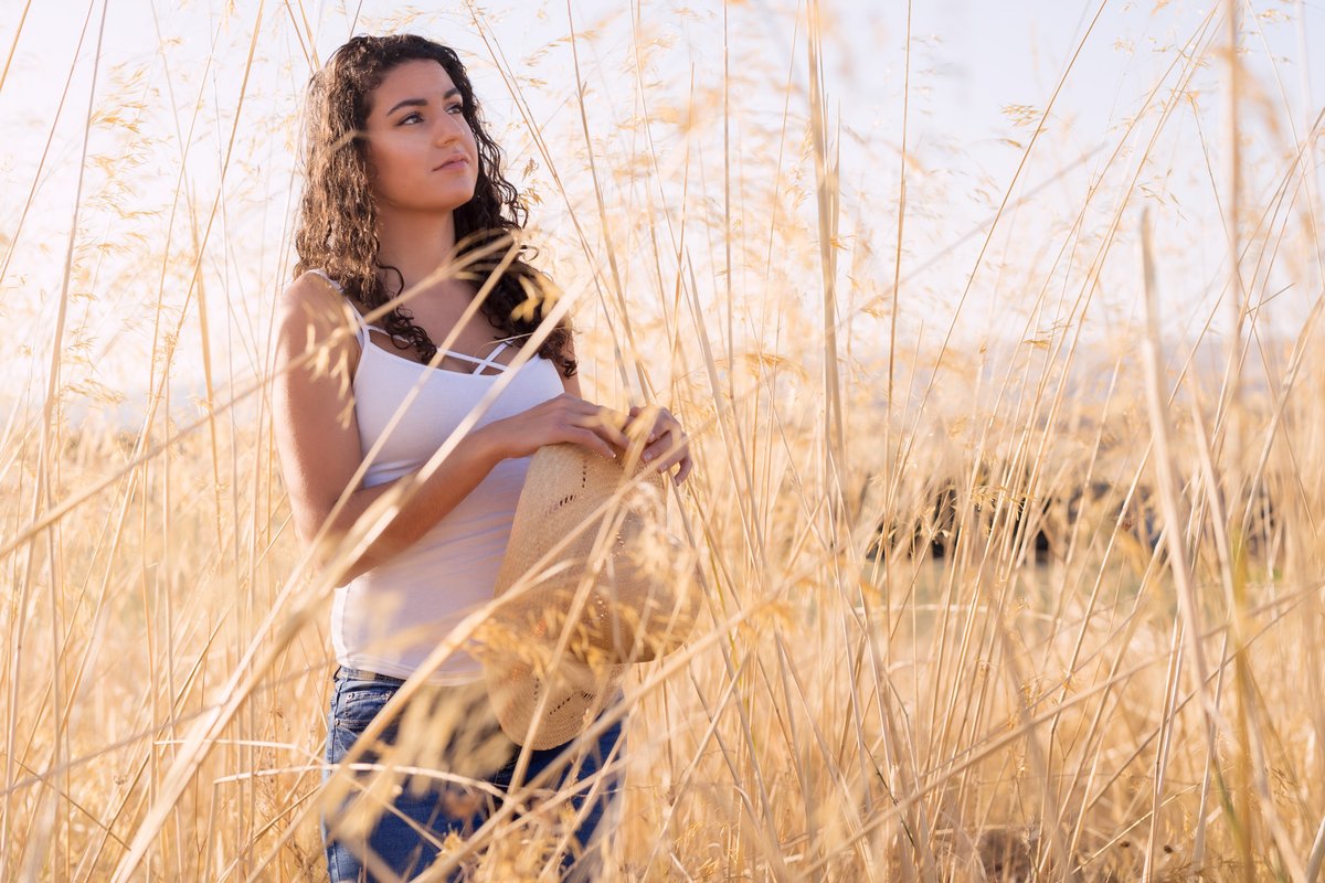 carlosvelayos's tweet photo. Summer is coming. #carlosvelayos #morena #brunette #alegria #joy #vaquera #cowgirl #pelorizado #curlyhair #fotoartistica #modelo #girlportrait #model #outdoor #lifestyle #sonrisa #smile #modelspain #retratos #spainphotographer #empoderamientofemenino #womenpower https://t.co/KRMJpZDwAe