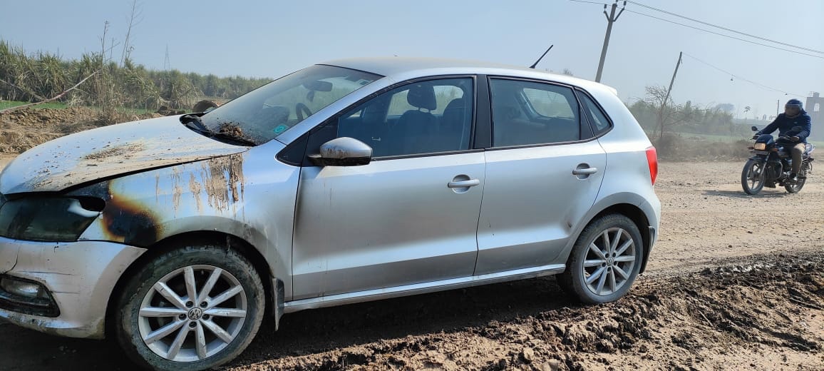 SanilVerma6's tweet photo. @volkswagenindia 
My 
@VW
 polo caught fire while i was driving it, now my car is lying in a 
@volkswagenindia
 garage for over 5MONTHS straight with no resolution. I have been repeatedly harassed by 
@VW
 employees. NEED HELP !!
My name is ANKIT MALIK 
CONTACT :: 8447457990 https://t.co/mXrwR5dNdn