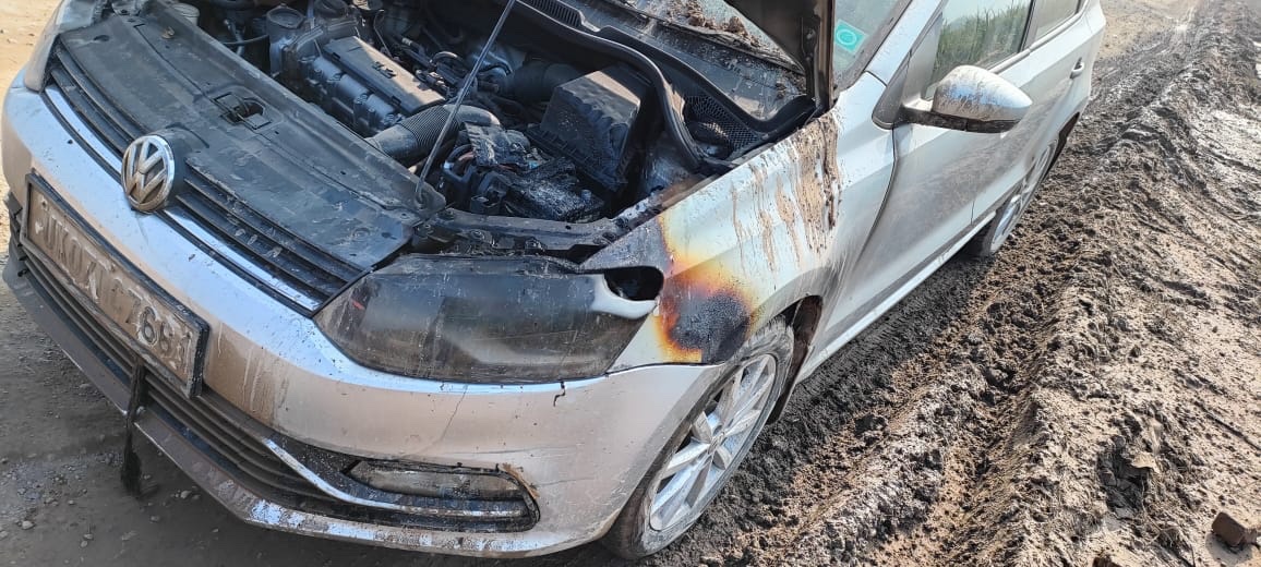 SanilVerma6's tweet photo. @volkswagenindia 
My 
@VW
 polo caught fire while i was driving it, now my car is lying in a 
@volkswagenindia
 garage for over 5MONTHS straight with no resolution. I have been repeatedly harassed by 
@VW
 employees. NEED HELP !!
My name is ANKIT MALIK 
CONTACT :: 8447457990 https://t.co/mXrwR5dNdn
