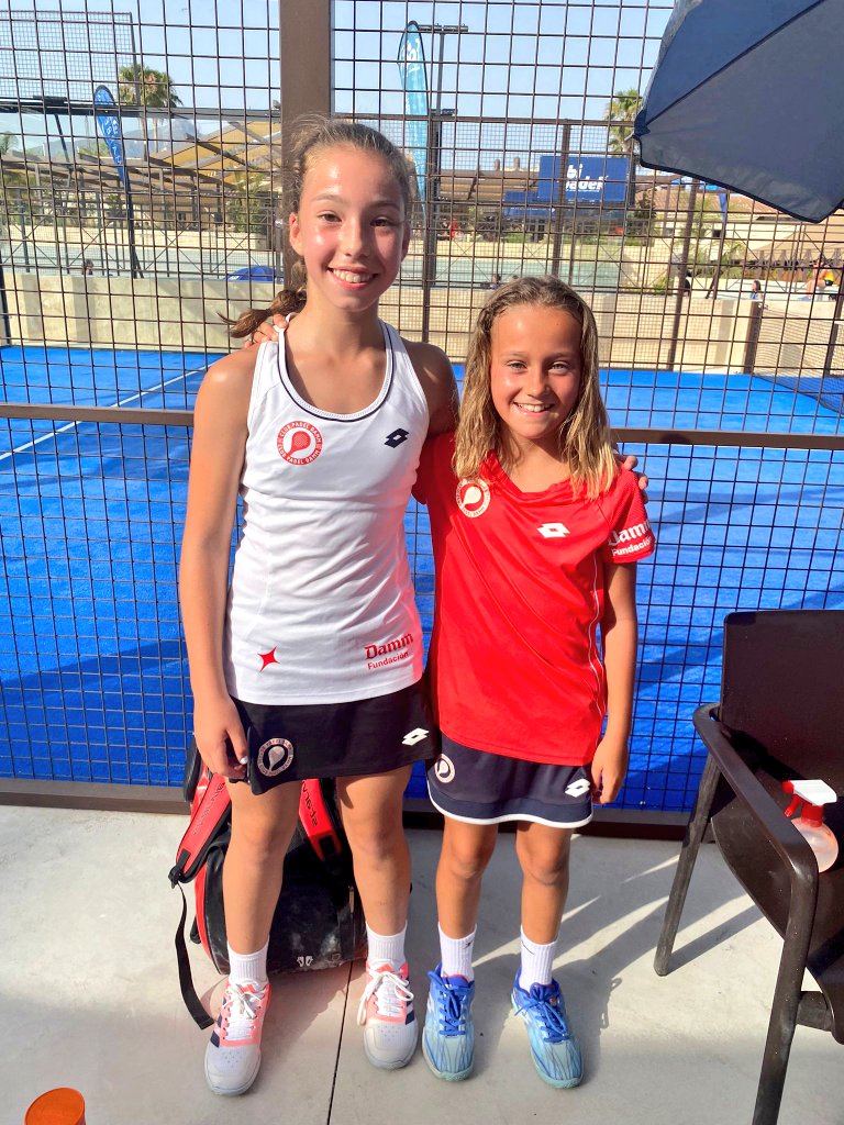 CPDamm's tweet photo. ¡Buenos días desde Marbella! En el último día del #TyCPremium 3, estos son los jugadores y jugadoras del #CPDamm que jugarán en la final junto a sus parejas:
🔹️Mikel y Joel: final benjamín
🔹️Paula y Martina: final alevín
🔹️David y Enzo vs Santigosa y Collado: final junior https://t.co/ByhuGOuqJg