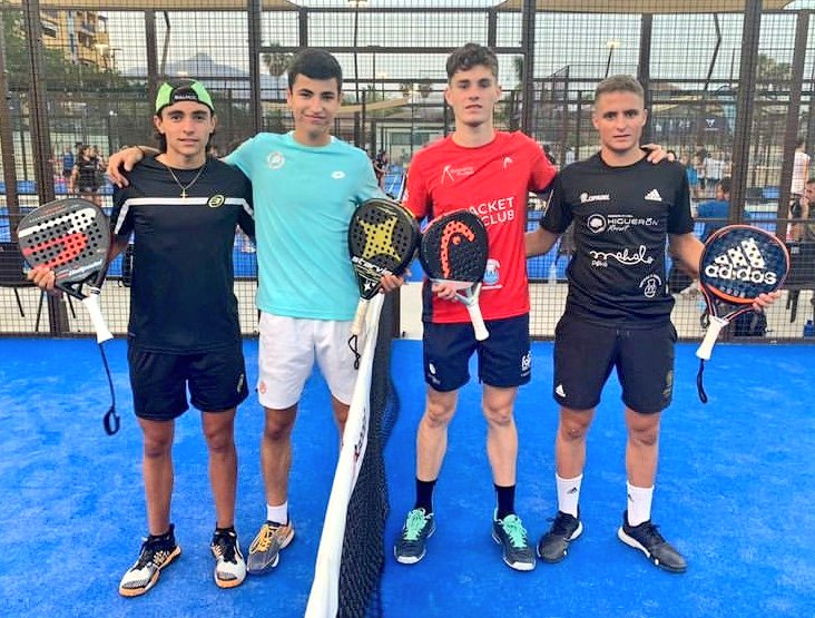 CPDamm's tweet photo. ¡Buenos días desde Marbella! En el último día del #TyCPremium 3, estos son los jugadores y jugadoras del #CPDamm que jugarán en la final junto a sus parejas:
🔹️Mikel y Joel: final benjamín
🔹️Paula y Martina: final alevín
🔹️David y Enzo vs Santigosa y Collado: final junior https://t.co/ByhuGOuqJg