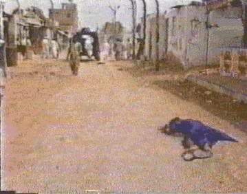 Waqar_Altafi's tweet photo. 19 June 1992 operation police mobile running away after throwing a Dead body of Mohajir. He was abducted by LEA &amp; killed
#Remembering19June1992
@NdmEhsan @KunwarKhalidYun @QasimalirazaAli @SohailShams @rehanibadat @masifqazi @azizabadi https://t.co/CBwK3sujP5