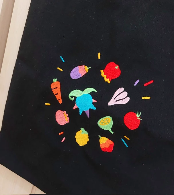 genshin embroidered tote samples are here! minimum order is pretty high so i hope there's enough interest 😭🙏  pls they look so nice aaah 