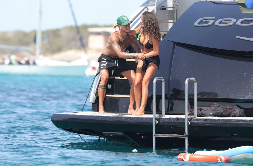 ItsAWagWagWorld's tweet image. Newly-engaged #MillyAdams &amp;amp; #BenWhite having fun on luxury yacht in Ibiza. #arsenal