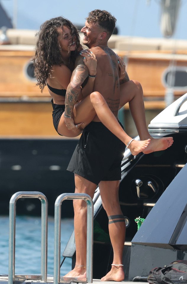 ItsAWagWagWorld's tweet image. Newly-engaged #MillyAdams &amp;amp; #BenWhite having fun on luxury yacht in Ibiza. #arsenal