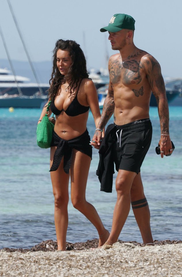 ItsAWagWagWorld's tweet image. Newly-engaged #MillyAdams &amp;amp; #BenWhite having fun on luxury yacht in Ibiza. #arsenal