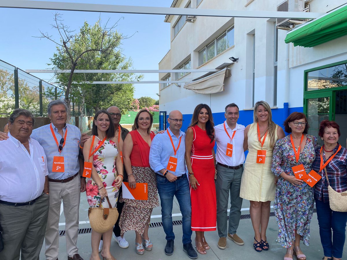 🗳️ He ejercido mi derecho al voto en el CEIP García del Olmo, acompañada de algunos compañeros Liberales.

🍊 Muchas gracias a todos los #ApoderadosCs por vuestra entrega este #19J.

Os animo a todos a acudir a las urnas. Demos un ejemplo de participación.