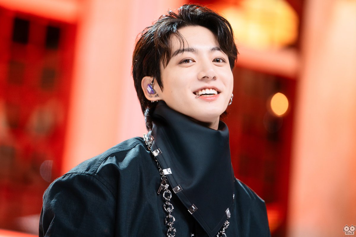 jungkook_0831_'s tweet photo. ๋งค์ผ๋งค์ผ ๋ ๋ฐํ๊ฒ ๋๋
์ด๋๋ ๋๋ฌด ์๋ปค๋ค~๐
#BTS9thAnniversary
#SongForARMY
#MyYou
#JungKook #BTS https://t.co/L8SgIeLnnA