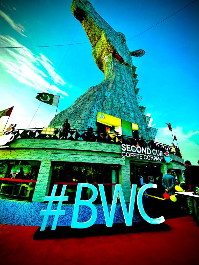 mass_mgm's tweet photo. Alhamdulilah -
Mr. Jim Ragas inaugurated the 50th franchise of Second Cup located under the astonishing “World’s Tallest Horse Mascots” at Blue World City on the 10th Anniversary of Second Cup In Pakistan. #secondcupcoffee #Pakistan #BWC https://t.co/YcEGtQBIr2