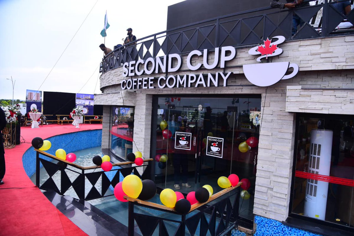 mass_mgm's tweet photo. Alhamdulilah -
Mr. Jim Ragas inaugurated the 50th franchise of Second Cup located under the astonishing “World’s Tallest Horse Mascots” at Blue World City on the 10th Anniversary of Second Cup In Pakistan. #secondcupcoffee #Pakistan #BWC https://t.co/YcEGtQBIr2