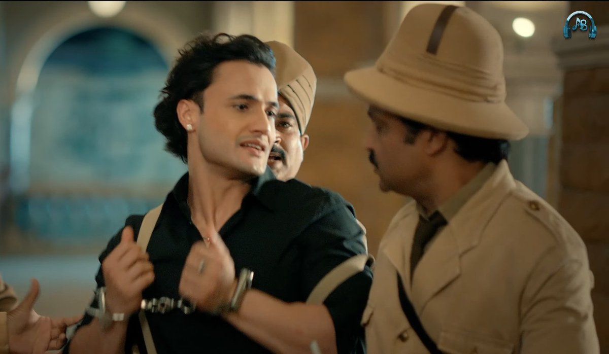 TeamUmarRiaz's tweet photo. "AB KISE BARBAAD KAROGE" Music Video Is Out Now on Ab Bansal Music On @YouTube.

Featuring #AsimRiaz &amp; #SandeepaDhar in Roles of Mastermind Thiefs. Were @imrealasim falls for the partner and gets a betrayal 🥺🥺. Tune in the  melody &amp; enjoy the act.

Link: https://t.co/TG95TdSvds https://t.co/26flL5pXhB