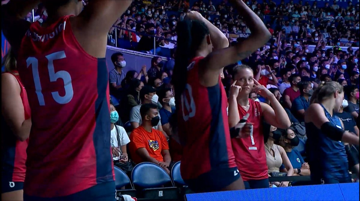 brianlam94's tweet photo. @FIVBWorIdLeague 

can you explain what did her gesture mean？？？ https://t.co/YRx6auX1n0