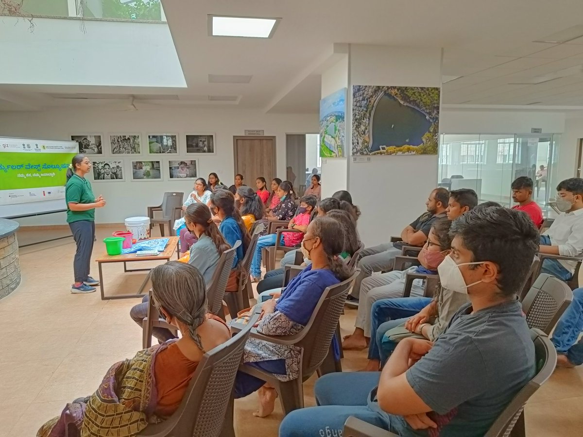 YuvakaSangha's tweet photo. A Day workshop on "Home Composting" by @TummalaShanthi representing team Saahas. Session went on with a hands-on experience to set up a home composting bin w/ minimal available materials.
#OnlyOneEarth #Environmentmonth #GreenInitiative #Homecomposting #Haritvam #YuvakaSangha https://t.co/7dJsW4BAzA