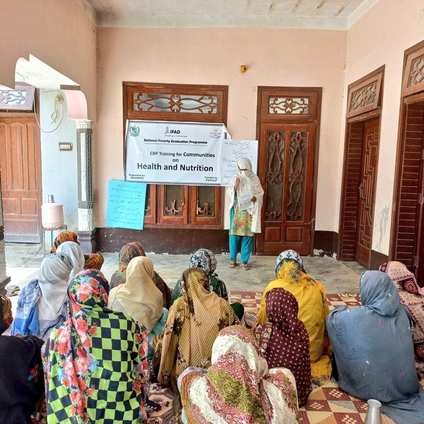 npgppk's tweet photo. Malnutrition is a common problem that affects millions in #Pakistan 🇵🇰 esp. children and women.
#NPGP trained Community Resource Persons educating rural women on malnutrition prevention and ensuring #healthy lifestyle in district Dera Ismail Khan. 🥗🥛🍖
@IFADSouthAsia #SABAWON https://t.co/lVXfdrgNPS