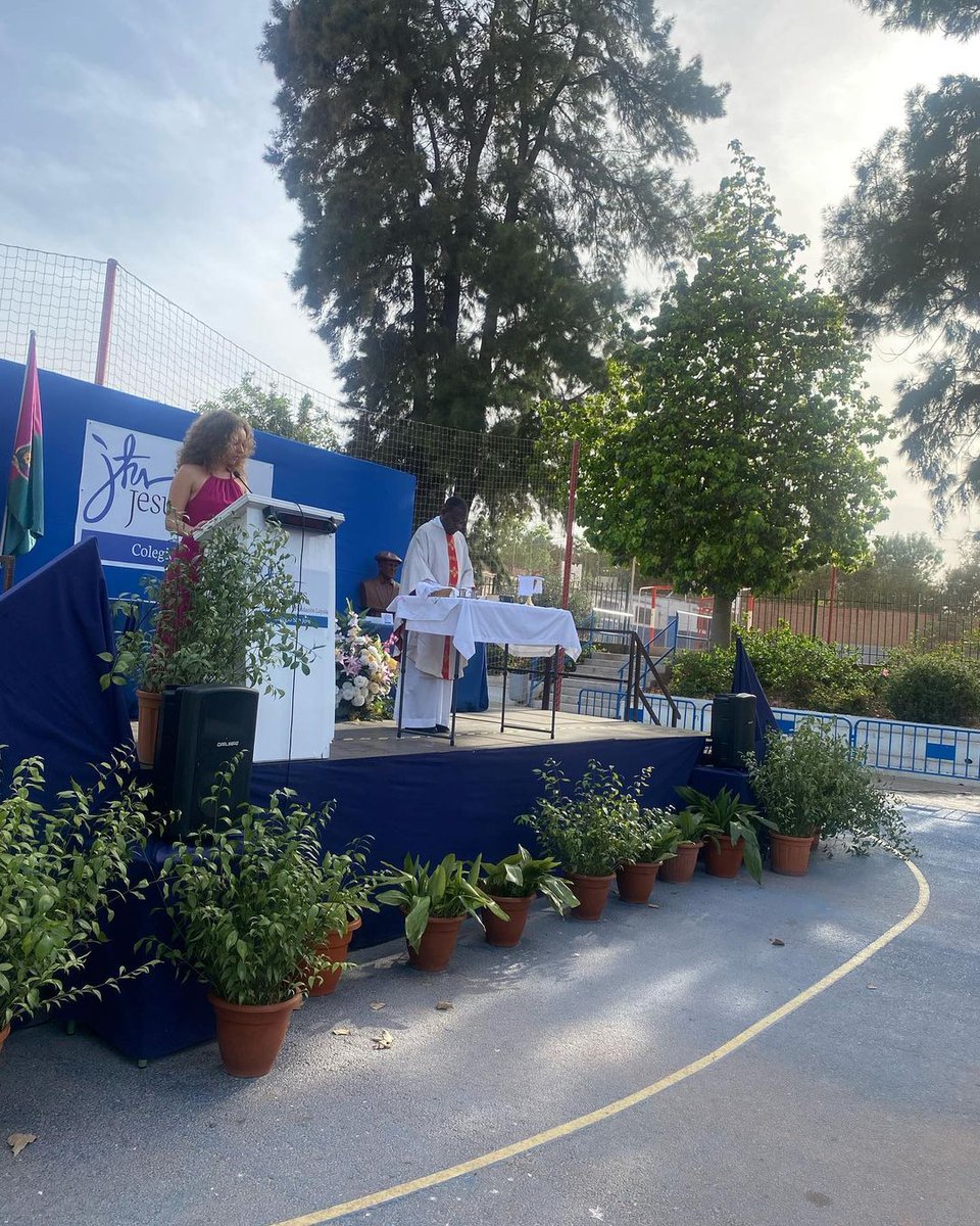 Colegio San José (@sanjosemalaga) on Twitter photo Celebración de la eucaristía a cargo del consiliario del centro, Crisanto Ebang Abeso sj durante el acto de graduación del curso 2021/2022. #GraduacionSanJose2022 #BachilleratoenSanJosé #FPenSanJosé #jesuitas #educsi #Atrévete <a href="/educsi/">Educación Jesuitas</a> <a href="/ecMalaga/">Escuelas Católicas de Málaga 🧡</a> <a href="/ecatolicas/">Escuelas Católicas</a> <a href="/EC_Andalucia/">EC_Andalucia</a> <a href="/LdeFsj/">Líneas de Fuerza</a> Celebración de la eucaristía a cargo del consiliario del centro, Crisanto Ebang Abeso sj durante el acto de graduación del curso 2021/2022. #GraduacionSanJose2022 #BachilleratoenSanJosé #FPenSanJosé #jesuitas #educsi #Atrévete <a href="/educsi/">Educación Jesuitas</a> <a href="/ecMalaga/">Escuelas Católicas de Málaga 🧡</a> <a href="/ecatolicas/">Escuelas Católicas</a> <a href="/EC_Andalucia/">EC_Andalucia</a> <a href="/LdeFsj/">Líneas de Fuerza</a>