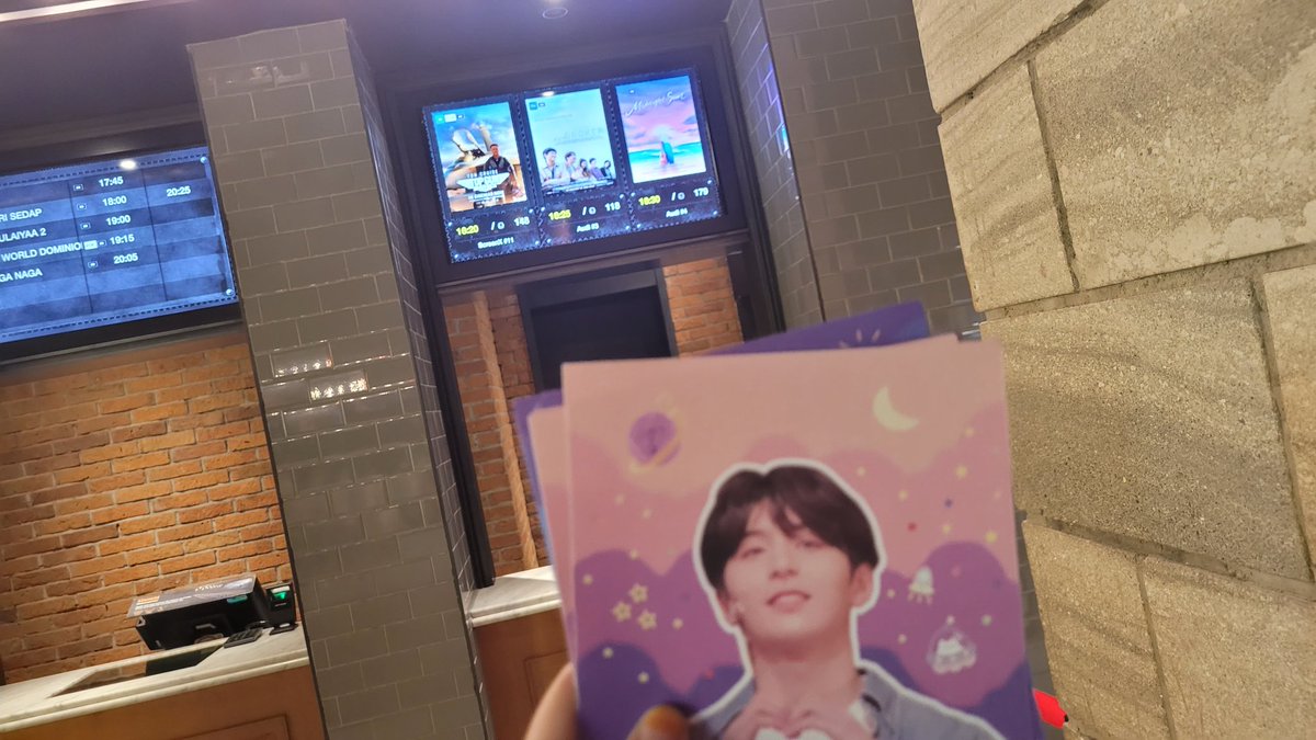 choagas994's tweet photo. Ada yg di cgv kah??? https://t.co/CFCzpLq32P