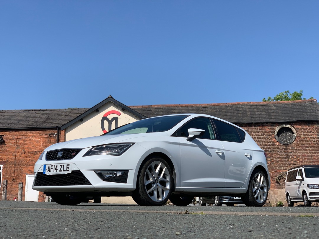 ConnectMotor's tweet photo. Seat Leon FR
A hot hatchback for a hot weekend. With a great infotainment system including Bluetooth audio streaming and Sat Nav as well as having front and rear parking sensors. 

#seatleon #seatfr #leonfr #leongang #seatleonfr #seatleonfrowners #cheshire #usedcars #ukcarscene https://t.co/GoSKAHBjxl