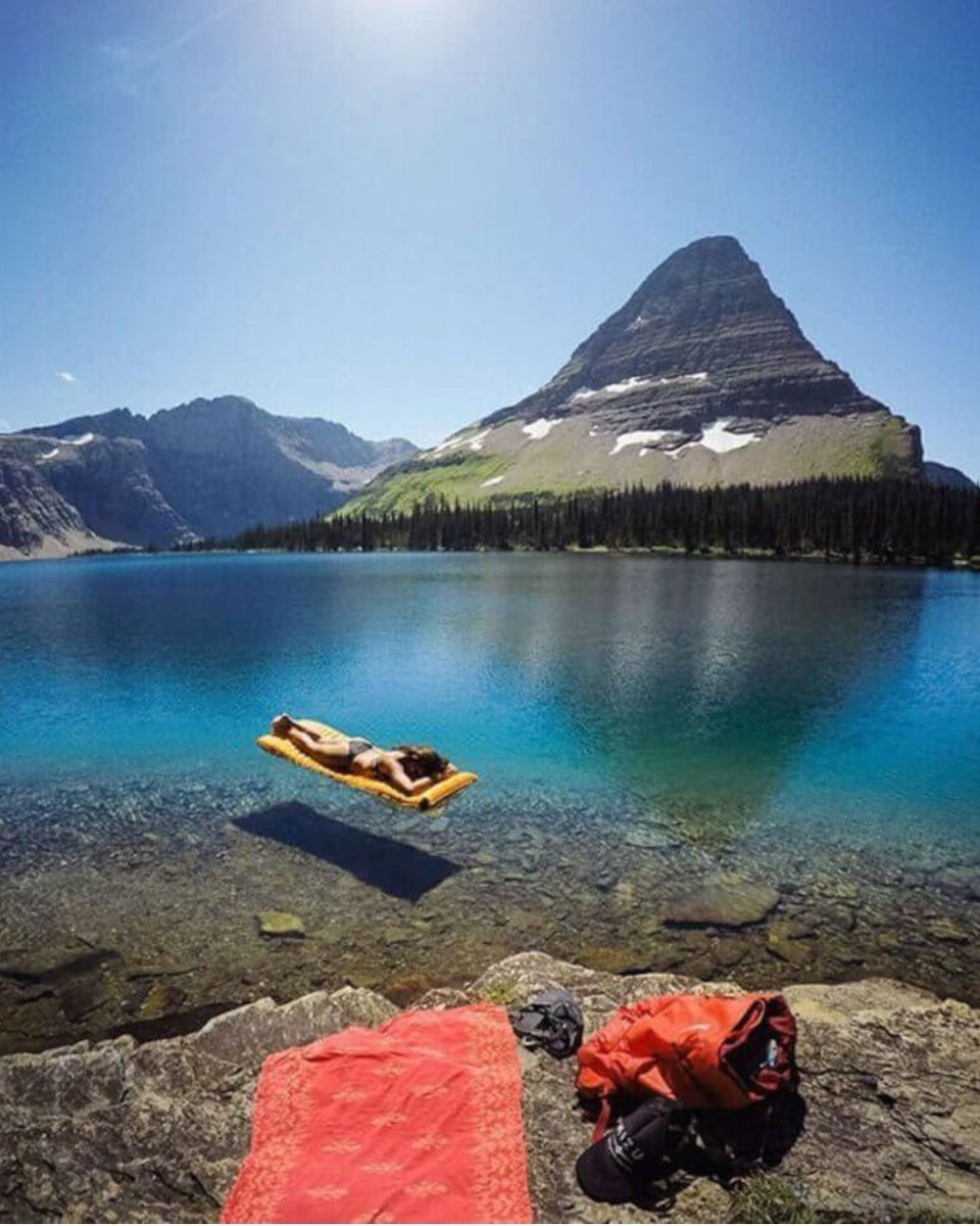 RobertoDeNiroh's tweet photo. En el Parque Nacional de los Glaciares, en Montana, el agua es tan transparente que no se nota https://t.co/tSzUHnfy3G