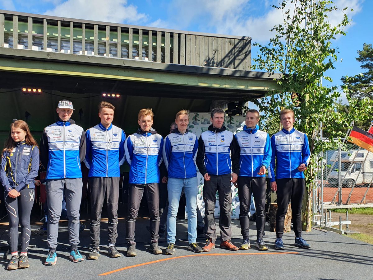 virkiasuunn's tweet photo. Virkiä @JukolanViesti'n palkinnoille 23:nneksi joukkueella Mikko Poutanen, Sampo Sankelo, Mikko Pajukangas, Toni-Antti Viitasaari, Miikka Ketonen, Olli Koivumäki ja Antton Sankelo. Mahtavaa! 🔥

Sijoitus oli seurahistorian toiseksi paras (Sippu-Jukola 2005/16.)
#suunnistus https://t.co/Htxw6q7chv