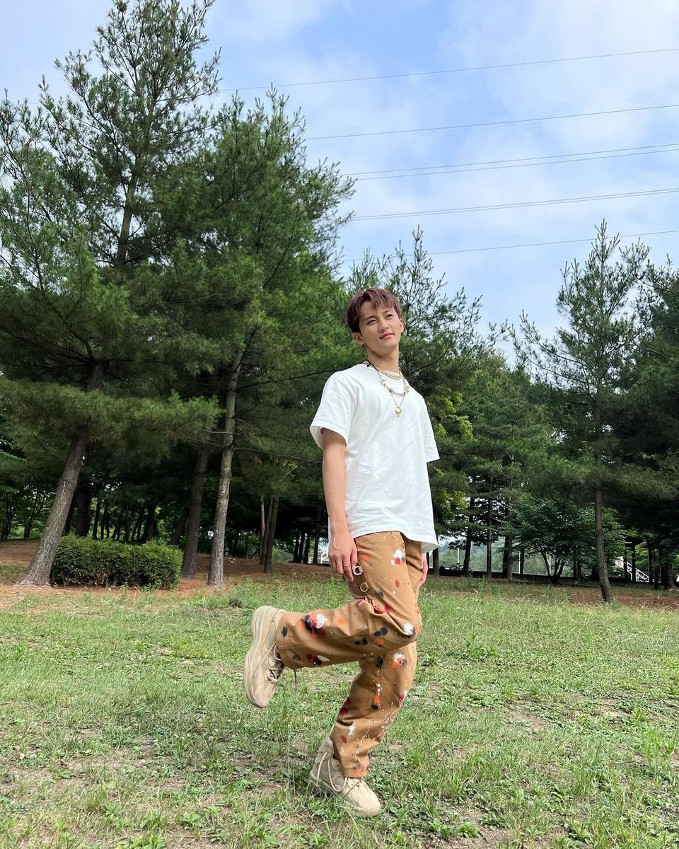 SM_NCT's tweet photo. [OFFICIAL] 220619 #MARK's Instagram update with #RENJUN

“☀️💚😎”

#NCT #NCTDREAM
https://t.co/vF2iXH8Cn5 https://t.co/sB5yJwl7jm