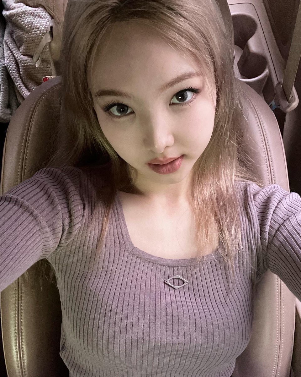 imnayeonarchive's tweet photo. she’s so pretty https://t.co/bgQxvCF4SE