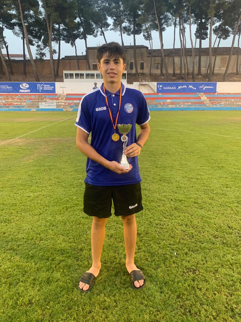 Nuestro cadete B termina 4o clasificado en el torneo de Villarrobledo (Roble Cup) y nuestro portero Raul designado mejor portero del torneo. Cantera Molinense 💙🤍  <a href="/Jaac_14196/">Juan Angel 🇪🇸🇯🇪🦅 MCMVIII</a> 

#CorazónMolinense