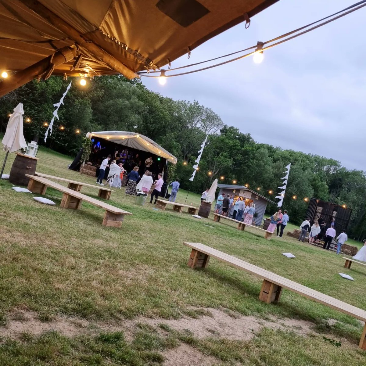 ROBNEALshowman's tweet photo. The cloudy weather didnt stop this wedding being so much fun! Everybody up for the magic, it was brilliant ♣️❤️♠️♦️ congratulations Kate &amp; Rob 💍 @Tulleys_Farm https://t.co/VdmK3fQxOH