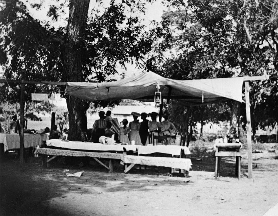 ZacharyforWard5's tweet photo. Through organizing and cooperative economics and housing, enslaved people made it to freedom and Black enclaves popped up throughout the South. All the while, #Juneteen celebrations continued throughout Texas and much of the US. https://t.co/tblZCpny0y