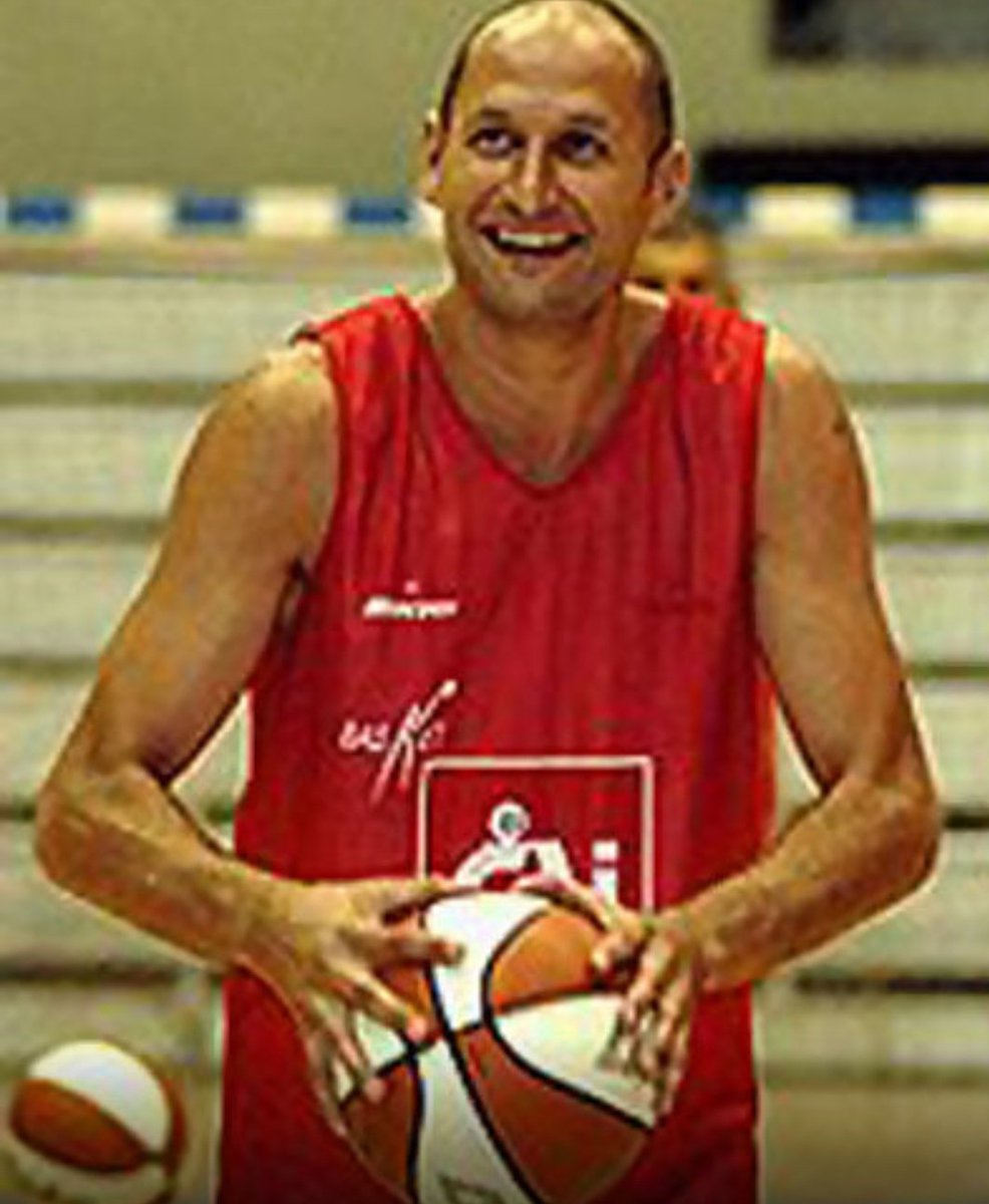 sangrosmauleon's tweet photo. @javibalmaseda1 Un grandisimo jugador, una evolución en la forma de entender el baloncesto moderno, muy completo técnicamente y muy intenso en todas las zonas de la cancha.
Lo disfrutamos mucho aquí en Zaragoza.
#MuchasFelicidades #AlbertoAngulo #Jugooooon 😈✊🏼 https://t.co/OGw55ZnodQ