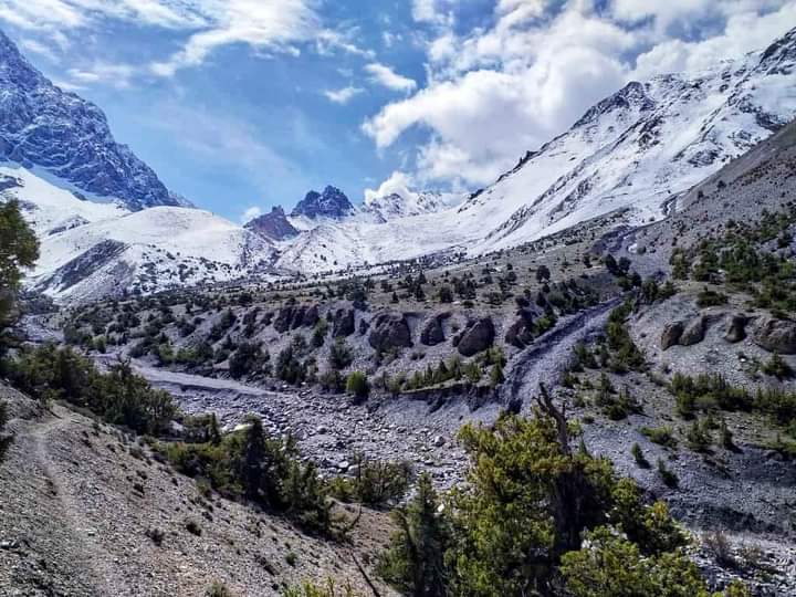 Whenever you feel alone, tired and stress just come out and enjoy the nature which God gifted for you..❣️
#nature
#mentalhealth
#MujheBachao