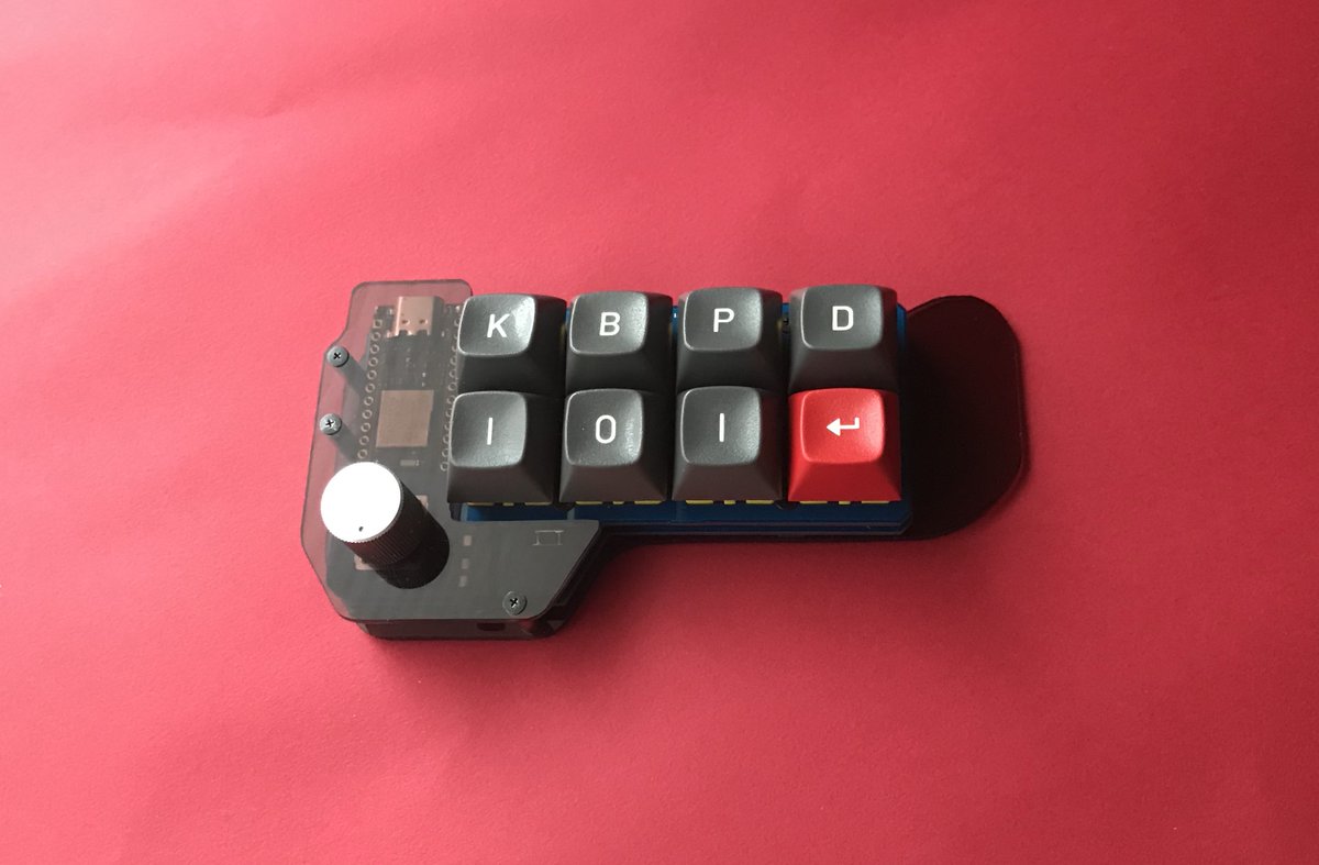祝！Keeb_PD 101回！🎉
（先週参加できなかったもので、、、💦）

Keyboard: DogTag MacroPad (+ self-made case)
Switch: Gateron Caps V2 Gold Yellow
Keycap: MT3 Susuwatari

#KEEB_PD #KEEB_PD_R101 #俺キー 
#自作キーボード #マクロパッド
#mechanicalkeyboard #macropad
#DogTagMacroPad