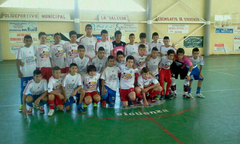 En aquel pabellón de Sigüenza, derrotamos en semifinales al <a href="/CDGRUCERFS/">CD GRUCER FS</a>, aunque no pudimos con aquel <a href="/ElLegadoElPozo/">El Legado - ElPozo Murcia FS</a> de <a href="/FCobarro/">Fernando</a> (UMA), <a href="/chispiguillamon/">Chispi Guillamon⚽️⚽️⚽️</a> y <a href="/Mellado13futsal/">Miguel Ángel Cano Mellado</a> (Jimbee), <a href="/josemiica3/">Josema</a> (Ejido FS), <a href="/carlicos_10/">Carlos Bartolome</a> (Ribera Navarra) ó <a href="/antoniocamara8/">Antonio José Cámara</a> (ElPozo), entre otros.