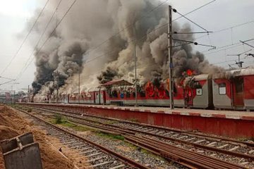 __prashant__25's tweet photo. जो कोई भी विरोध करना चाहता है कृपया अपने विरोध में अपने वाहन को जलाएं और अपनी संपत्ति को तोड़ें - भारत का एक आम आदमी।
#Agnipath #AgnipathScheme #protestagainstagnipath #Agneepath #AgnipathScheme https://t.co/8vCT6bbQeQ