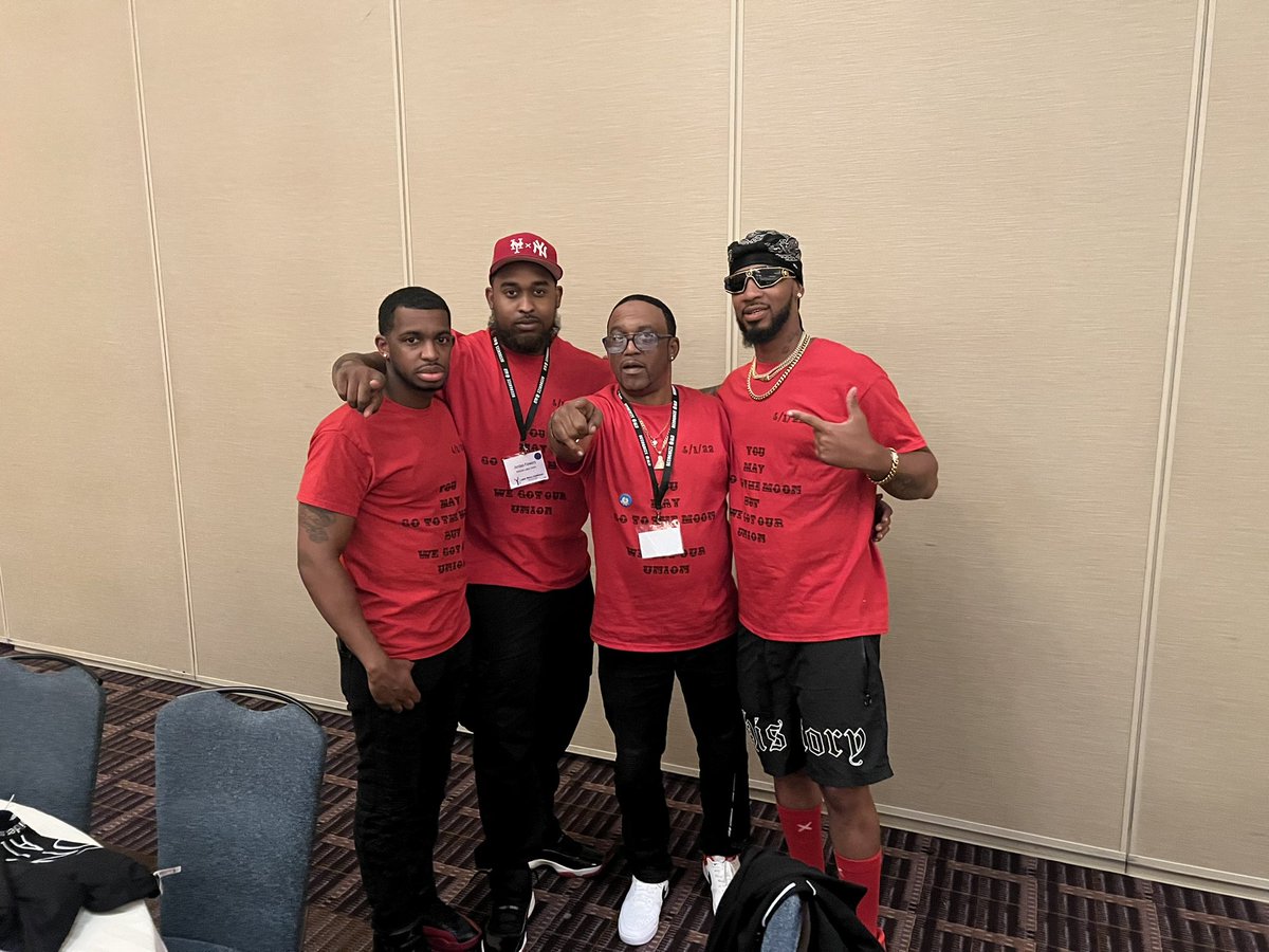 Shut_downAmazon's tweet photo. David vs Goliath my brothers forever #TCOEW @DerrickPalmer_ @JayyTCOEW @brysonbrice ✊🏽 #Hotlaborsummer #LaborNotes2022 https://t.co/4KimkPN9ag