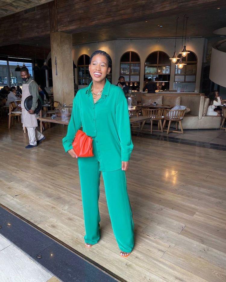 its_mubah's tweet photo. I tried. 
Ladies fits by MUBAH 

#shirtszamubah🌴 https://t.co/ETPeZ04Yvg