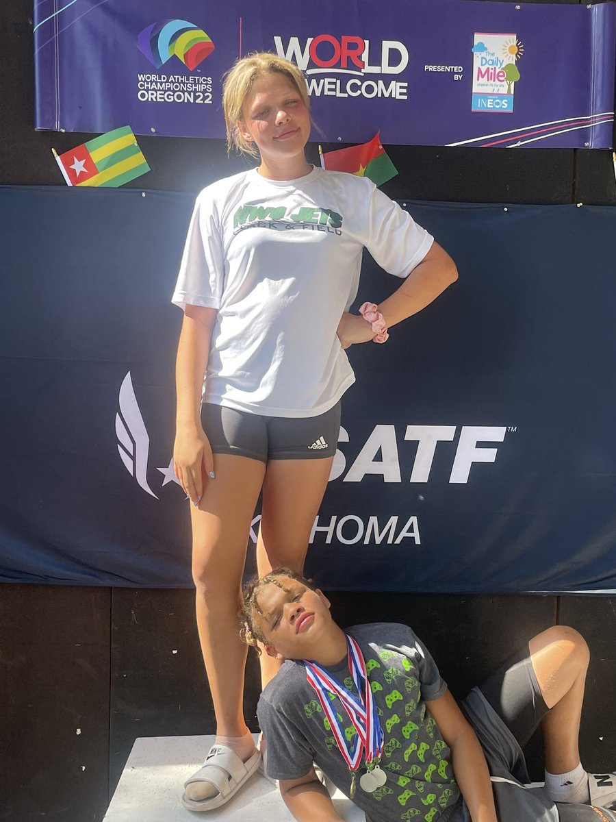 AdrianneBryshya's tweet photo. Another great meet in the books - both Belle and @JonahAMiller along with 17 of their teammates advanced to regionals in Independence, Mo.
#StrongerFasterTogether #JetSpeed #NWOJets #usatfyouth #trackandfield #USATFOklahoma https://t.co/iNBqiDPTfs