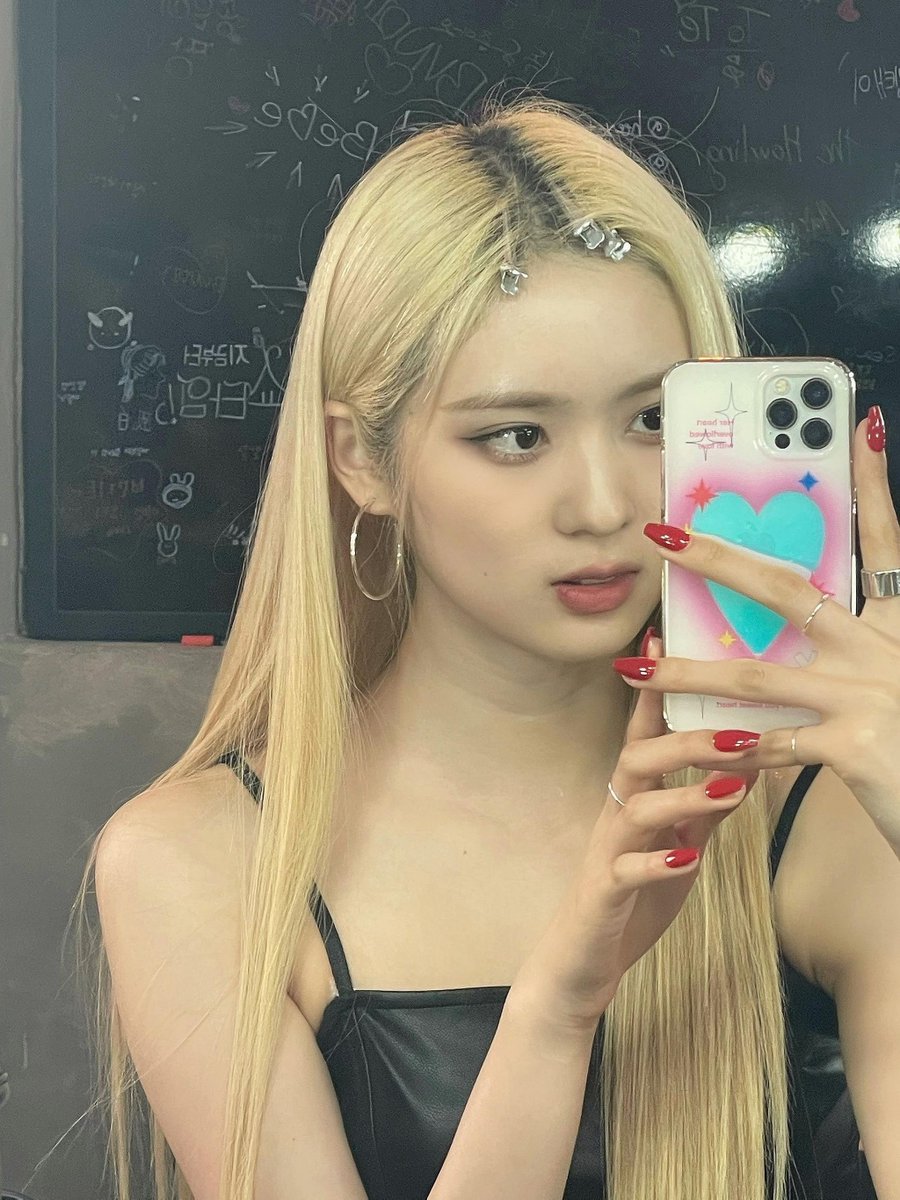 cbweverse's tweet photo. 220619 #메이

Lullet whom I miss, cheer up next week 🤍

#CherryBullet #체리블렛 #MAY #StanWorld #SWNewSeason #ChitChatParty https://t.co/tO3bexrLom