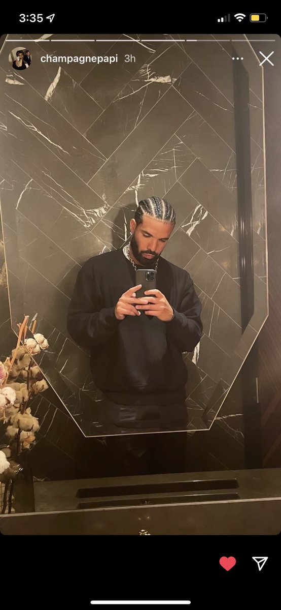 elchicoxo's tweet photo. Happy Father’s Day to my role model/sugar daddy &amp; the man that runs the music industry and sons all these rappers, whether they want to admit it or not @Drake 🫶🏾. It’s ah OVO ting eh🦉 https://t.co/qBAaFFQ3TP